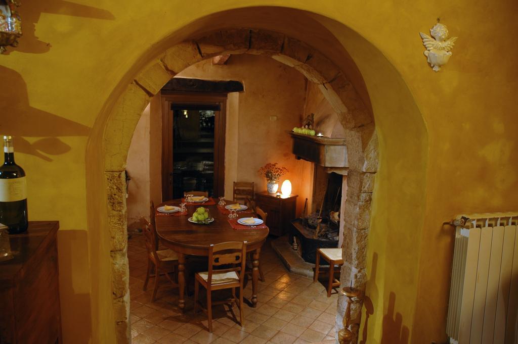 Il Giardino Degli Ulivi Villa Castelraimondo Exterior photo